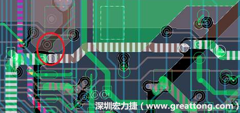 慢慢確認CAF發(fā)生的位置后，可以配合Gerber查看PCB的結構是否有通孔太近或是線路太近的問題。