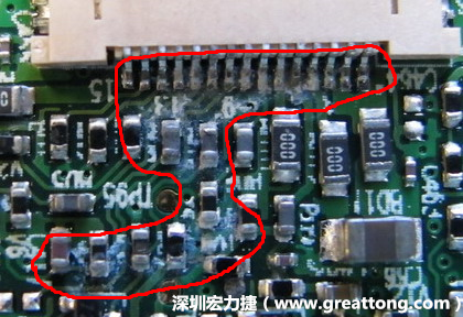 電路板疑似腐蝕氧化，懷疑電流異常過熱造成