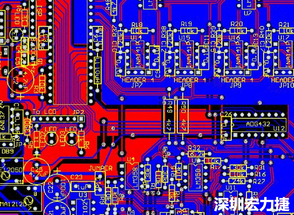 一般產(chǎn)品的PCB設(shè)計(jì)，多數(shù)先決定元件布局，再進(jìn)行線路連接，于元件位置就先改善干擾問題，再?gòu)木€路細(xì)節(jié)著手改善產(chǎn)品。