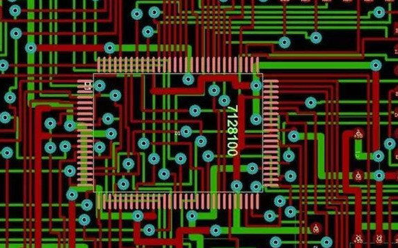 圖1：兩種PCB模型的部分電路。頂圖：傳統(tǒng)設(shè)計(jì)版本。